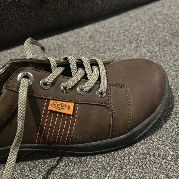 Keen boys’ casual shoes size 1. - Picture 5 of 5